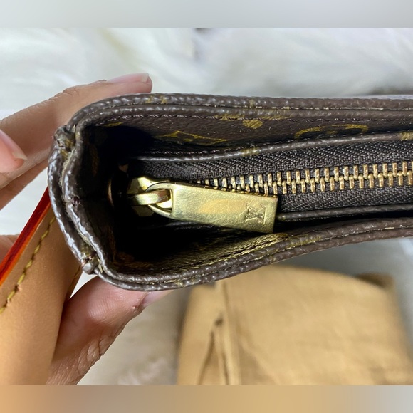 Authentic Pre Loved Louis Vuitton Looping GM Shoulder Bag - Picture 5 of 17